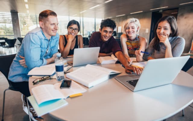 【2025年版】スペイン大学の学費まとめ ～公立・私立の違いと費用のリアル～