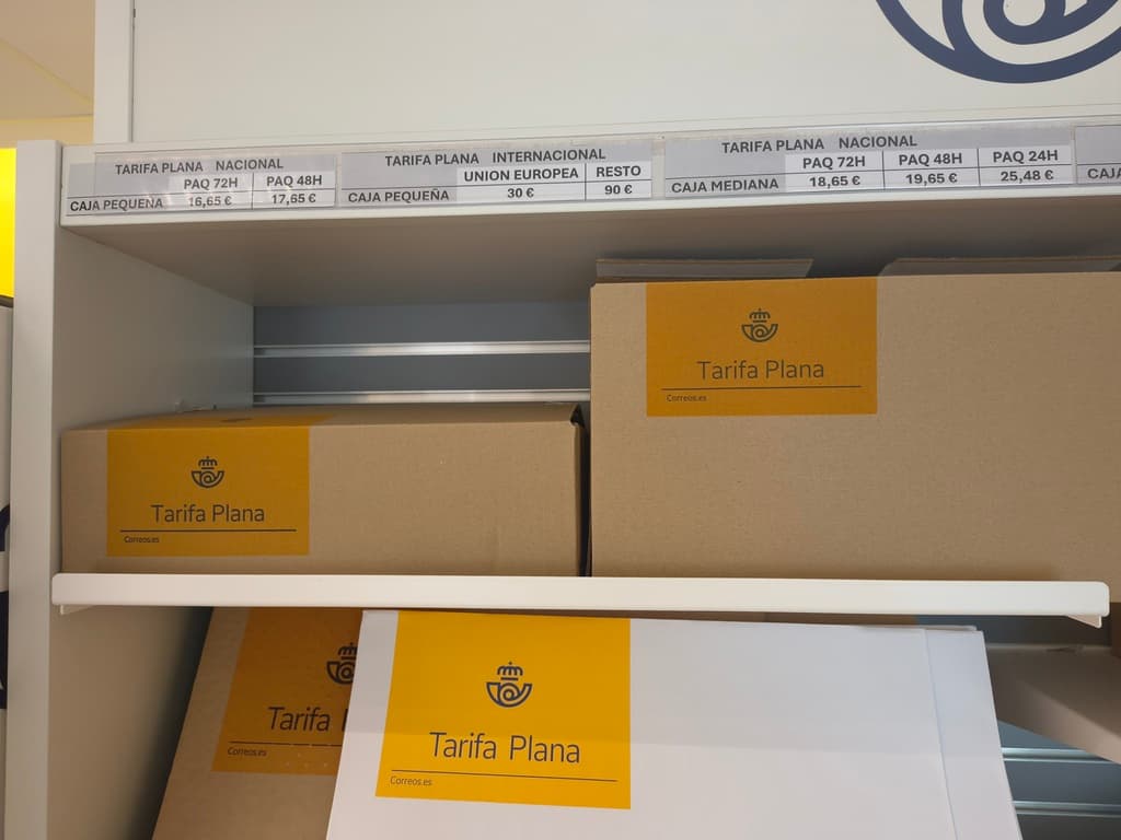 スペインの郵便局で売っていた梱包用の箱とそのプライス