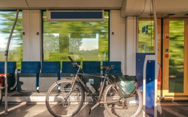 フェリーに自転車を乗せる