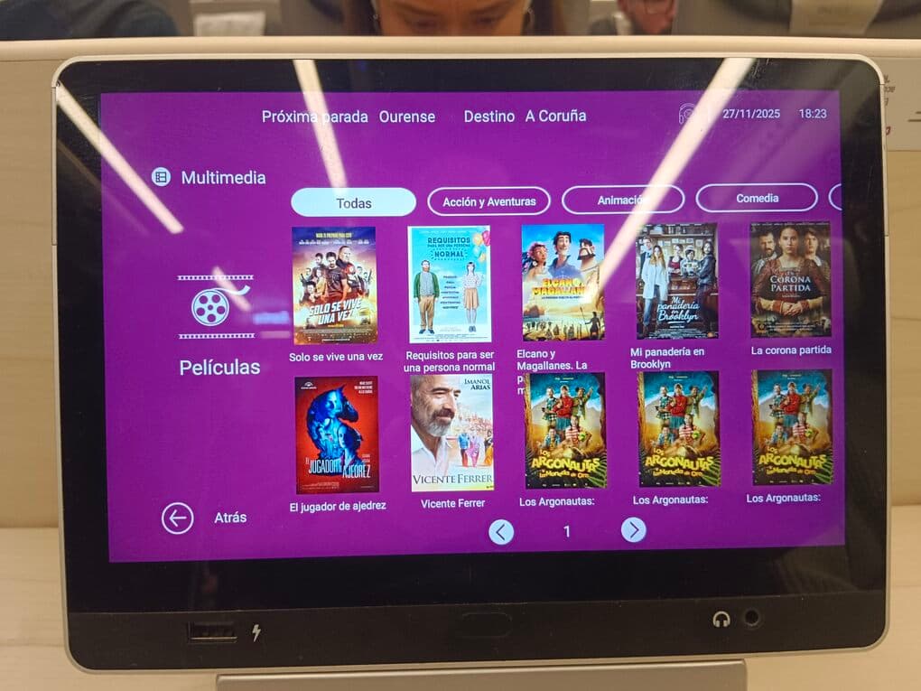 AVE車内エンターテイメント画面に表示された映画の一覧