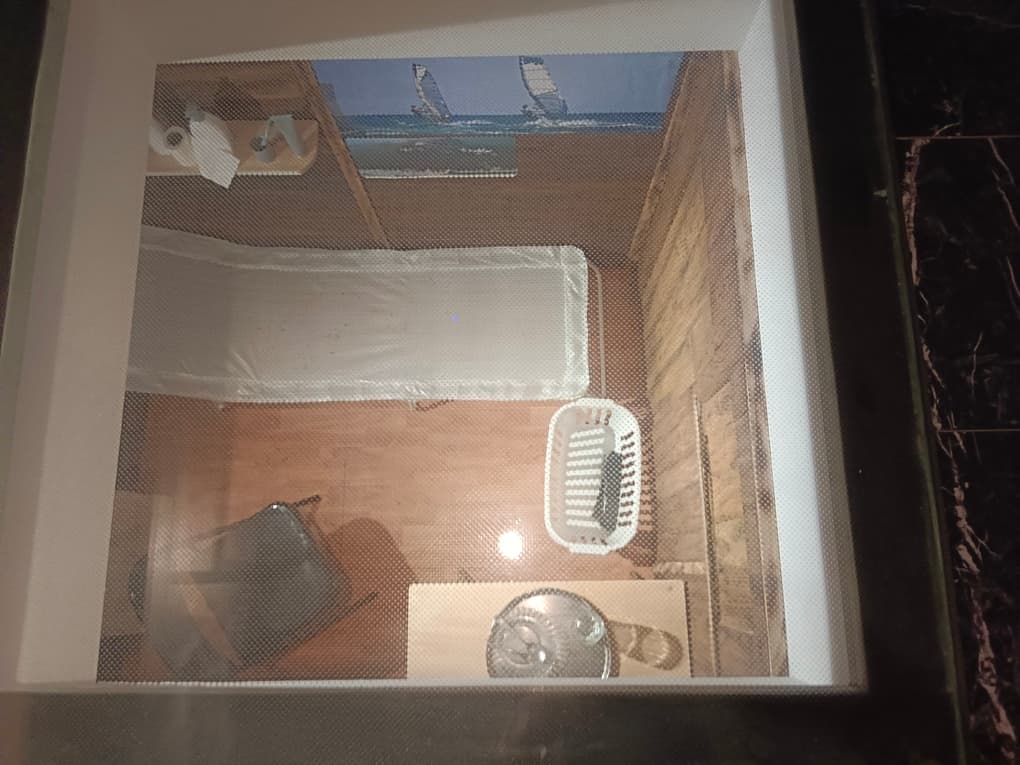 ETAに532日間拘束されたホセ・アントニオ・オルテガ・ララ氏の部屋を再現した展示