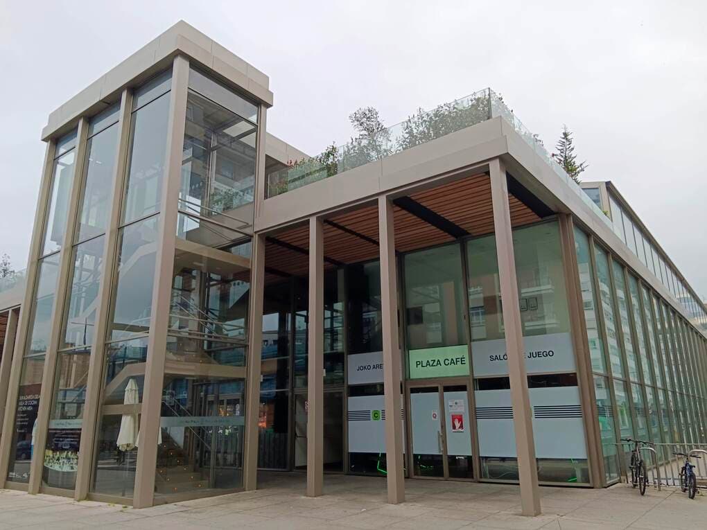 Vitoria市場ガラス張りの建物