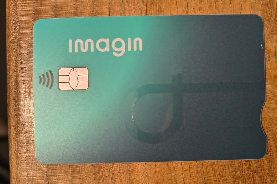 CaixaBankの未成年向けデビットカード「imaginTeens」